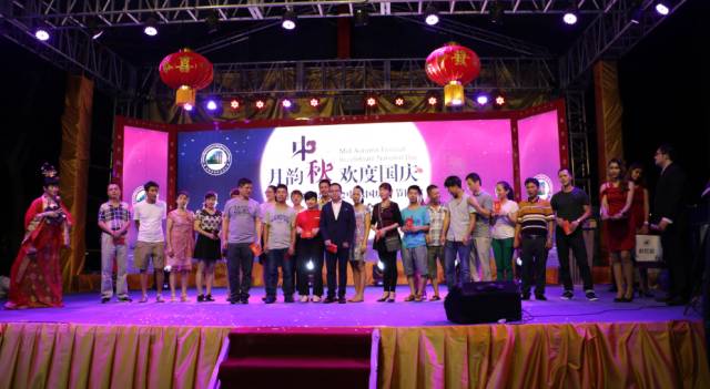 活动举行抽奖活动。