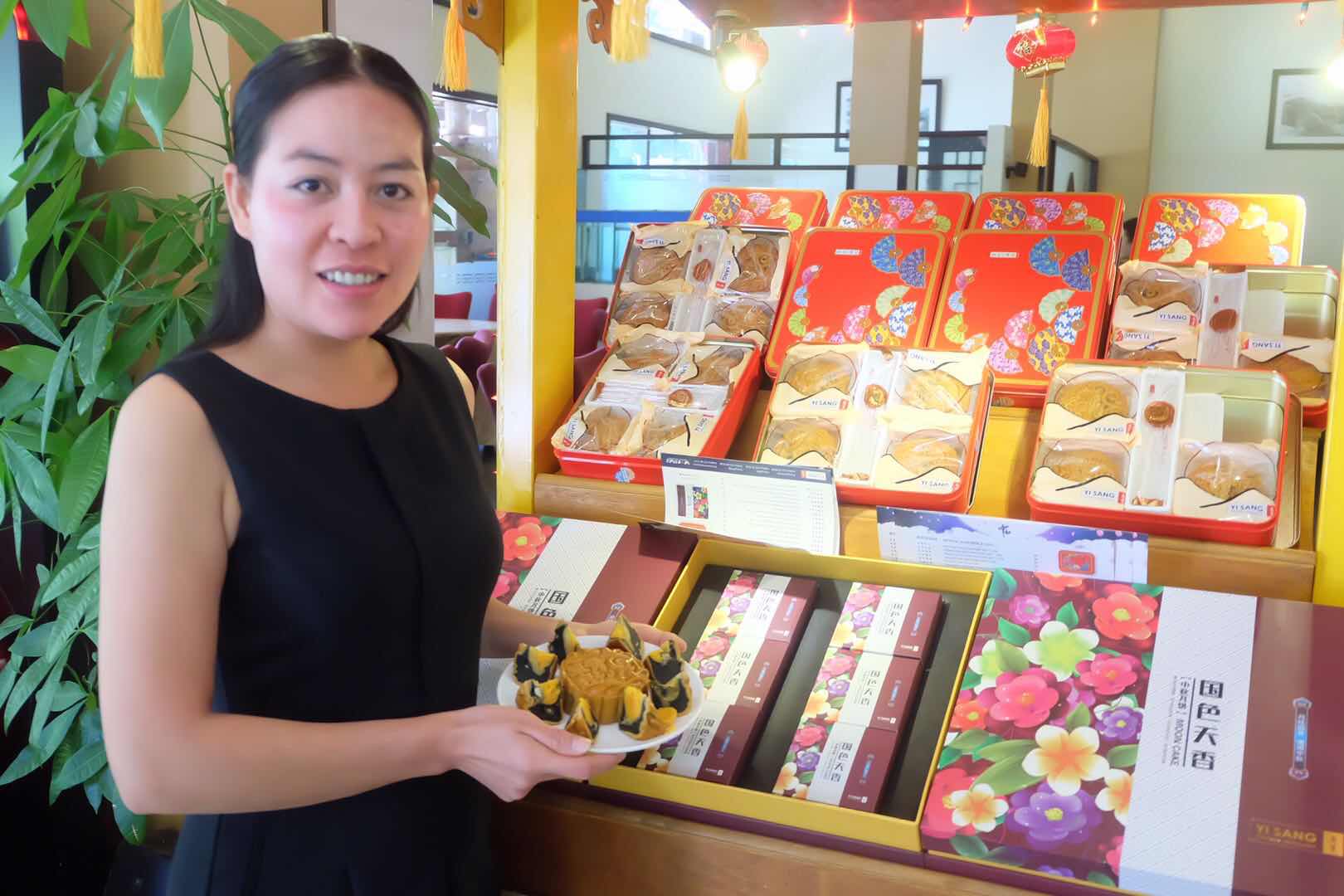 金边月饼商机大，ALMOND集团总经理PHAL LEAKHENA认为，建立品牌好感度关键在於品质口碑。