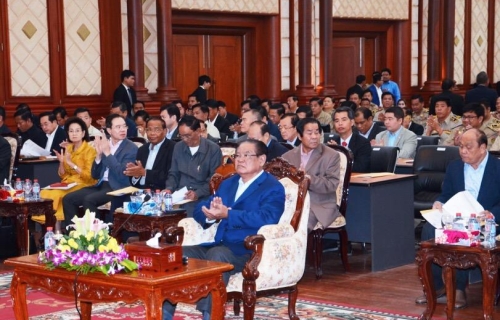 苏庆部长强调，將不会容忍给那些为外国人办理违法行政资料的官员。