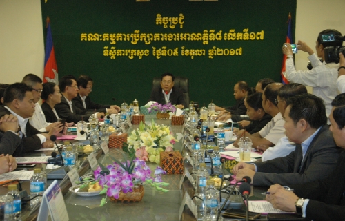 工资谈判在和谐的气氛下进行，並一致通过加薪方案。