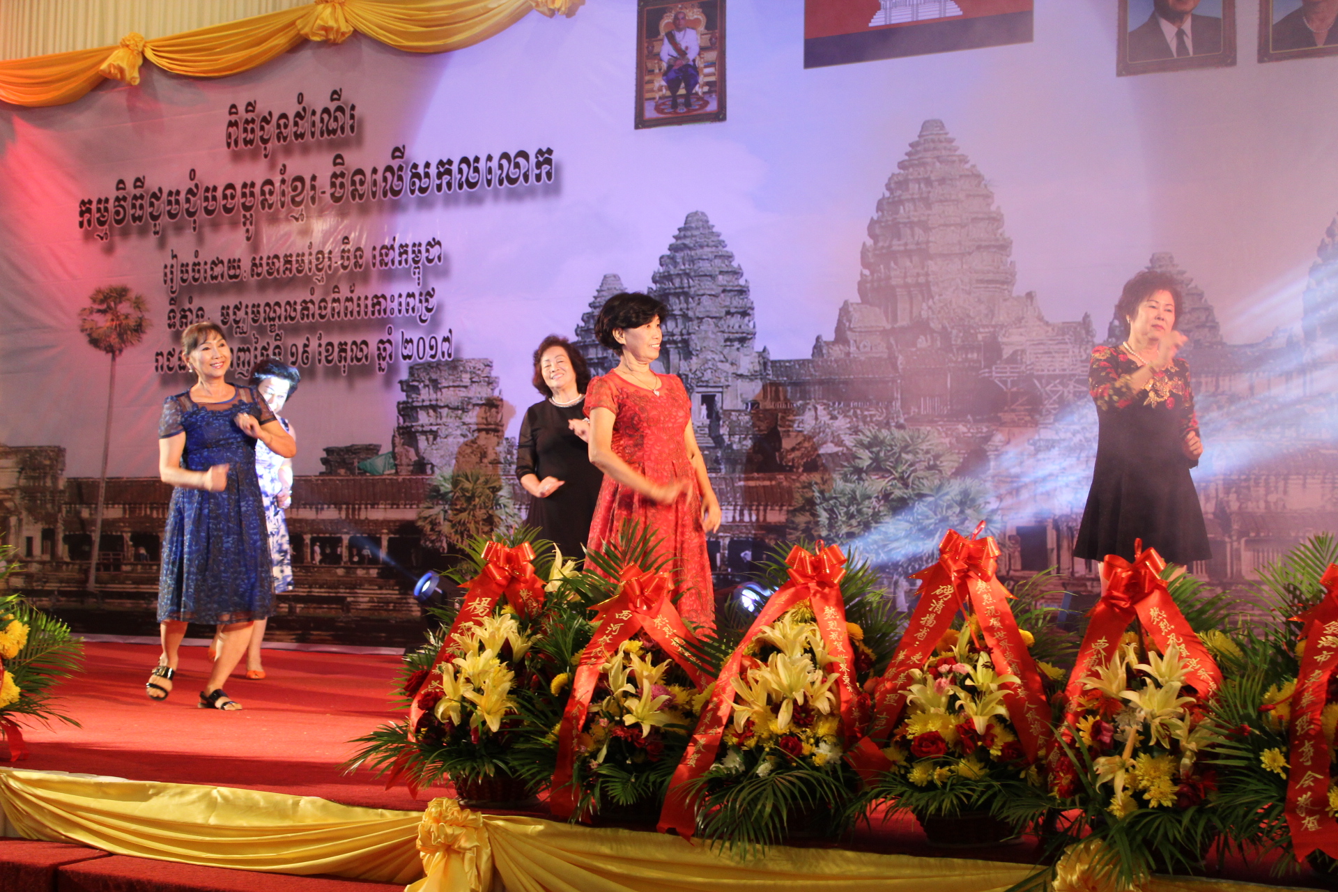 欢送晚宴呈献精彩表演。（图：柬埔寨星洲日报）