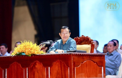 洪森总理宣佈，如果救国党被解散，人民党愿意接受救国党的乡长和分区长。