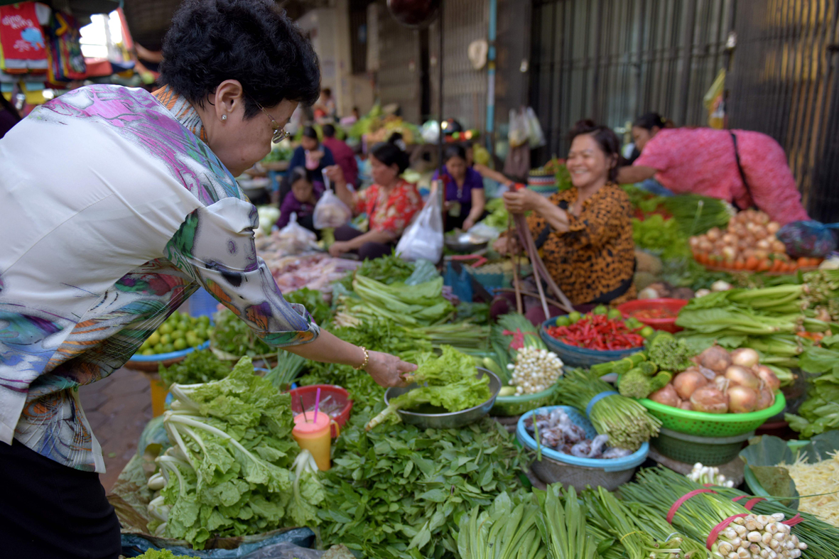 柬埔寨蔬菜供不应求，年均蔬菜需求量达93万吨，而柬本身只能供应44%，另外56%则依赖外国进口。（图：法新社）