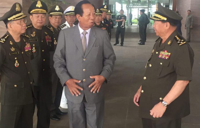 国防部长狄班率领代表团赴菲律宾。