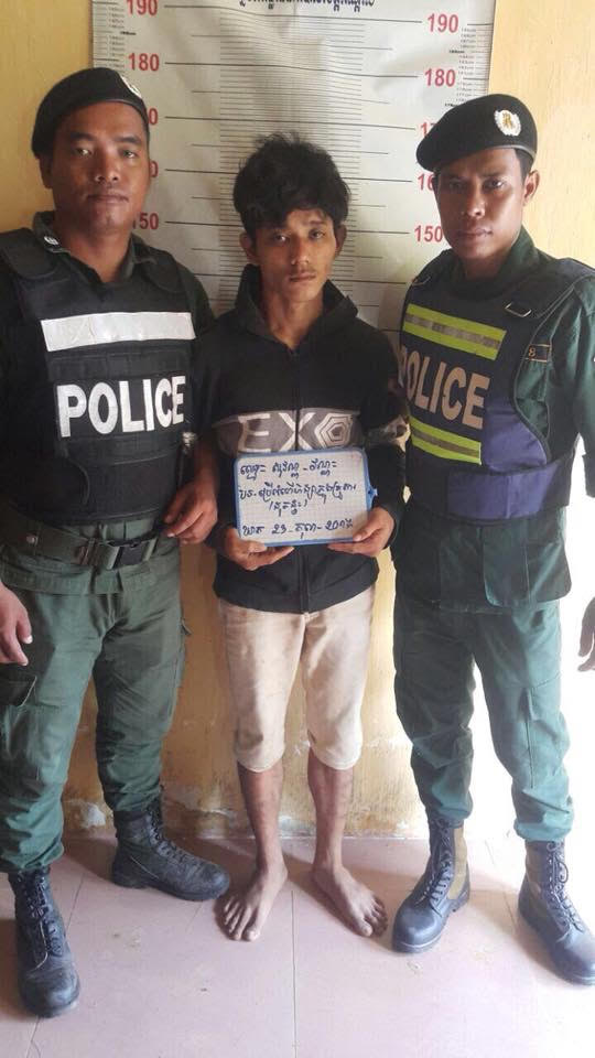 男子放火烧岳母屋子。