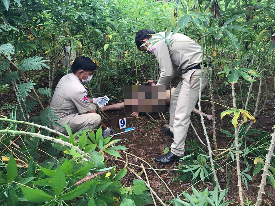 警方在现场调查。