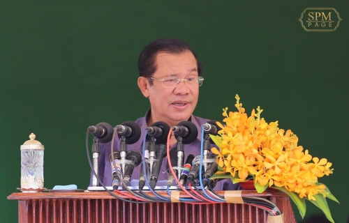 洪森欢迎救国党乡和分区长“跳槽”。