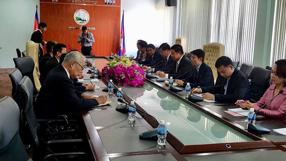 瑞赛部长接见日本代表团。 （图：柬埔寨星洲日报）