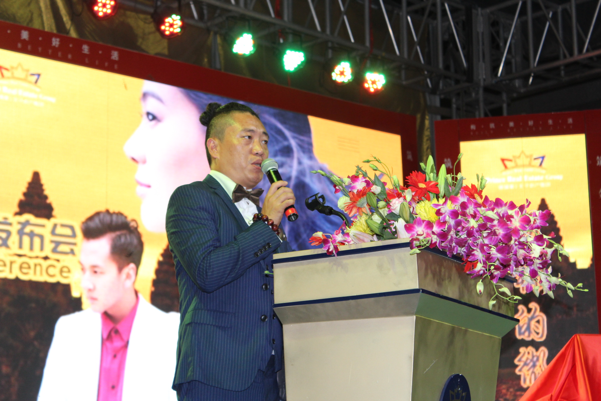 夏涛介绍，《柬爱--高棉的微笑》是一部关于中柬旅游风光的故事，是一部关于爱情和友情的故事。 （图：柬埔寨星洲日报）