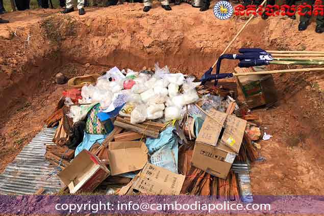 柬埔寨当局在上丁省烧毁所查获的毒品。