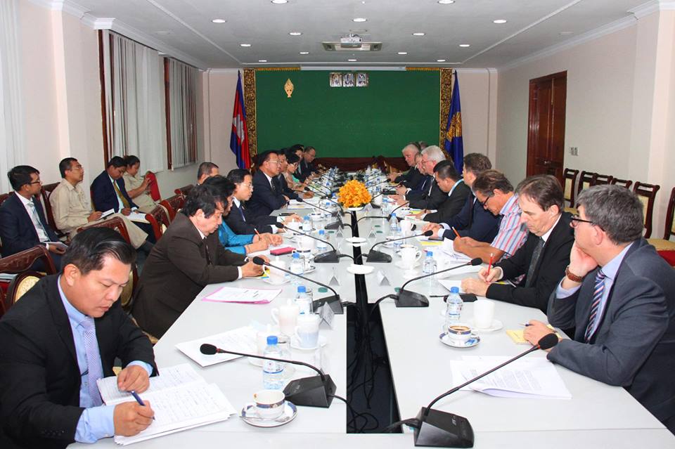 国会外交、国际合作、宣传与新闻委员会主席钱温于昨日，在国会接见欧洲议会负责东南亚事务议员小组（DASE）组长蓝根。