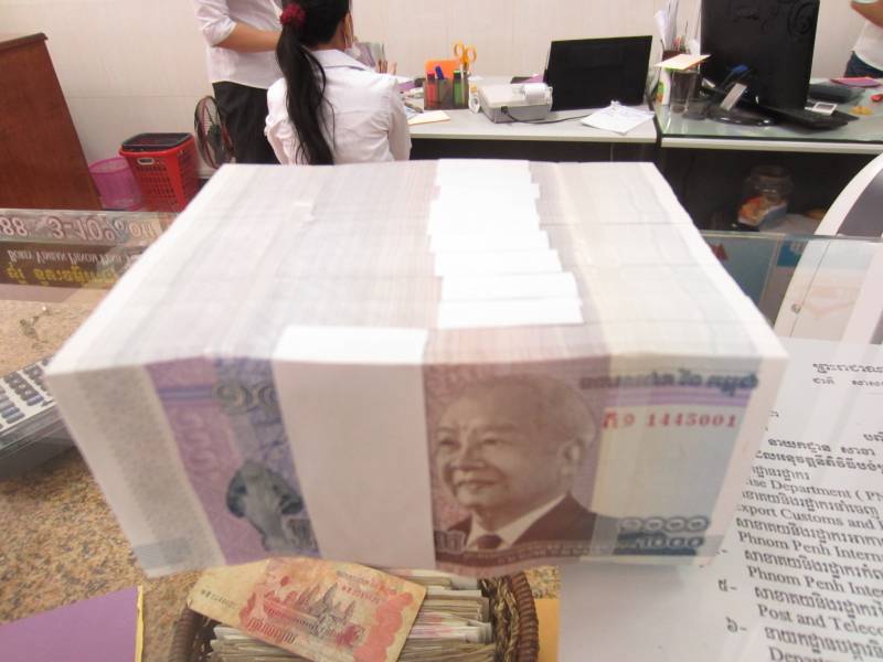 国银指出，目前在泰国和越南边界地区，商贩和民众大多喜欢使用泰铢或越南盾，反而忽略了本国货币瑞尔。