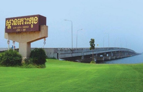 洪森宣佈，政府將收购国公市大桥，民眾今日起免付过桥费。