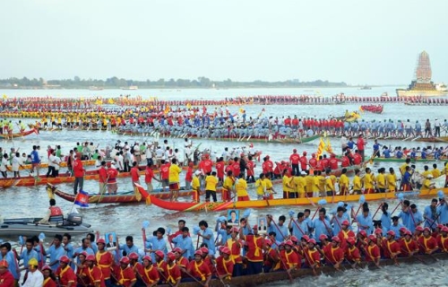 送水节首日顺利举行。