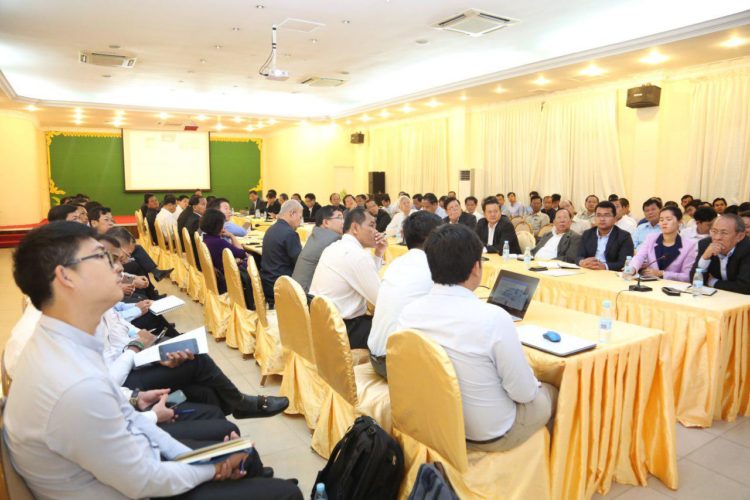 公共工程和运输部召开11月首次例行周会。