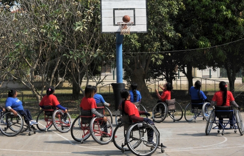 马德望省约有8461名残疾人。 图为马德望市的女子轮椅篮球队。 （档案照）