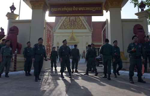 高等法院是于昨天上午8时30分开庭审理此案，直到下午5时宣布裁决。 （图：法新社）