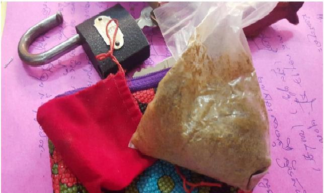 包里只有沙子，并没有黄金。