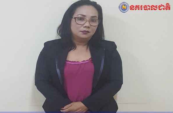 被控开空头支票的妇女。 （图：柬埔寨星洲日报）