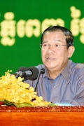 不辞辛劳 为大选继续奔走 总理继续执政十年为民服务