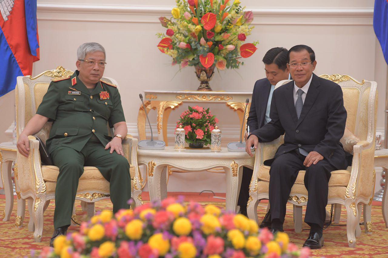 洪森会见越南国防部副部长。