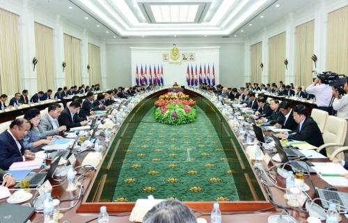 洪森总理主持内阁会议。