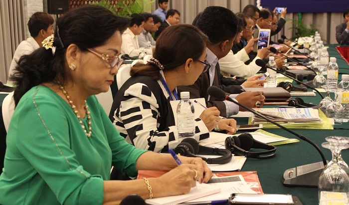 《知情权法》草案制定完成。