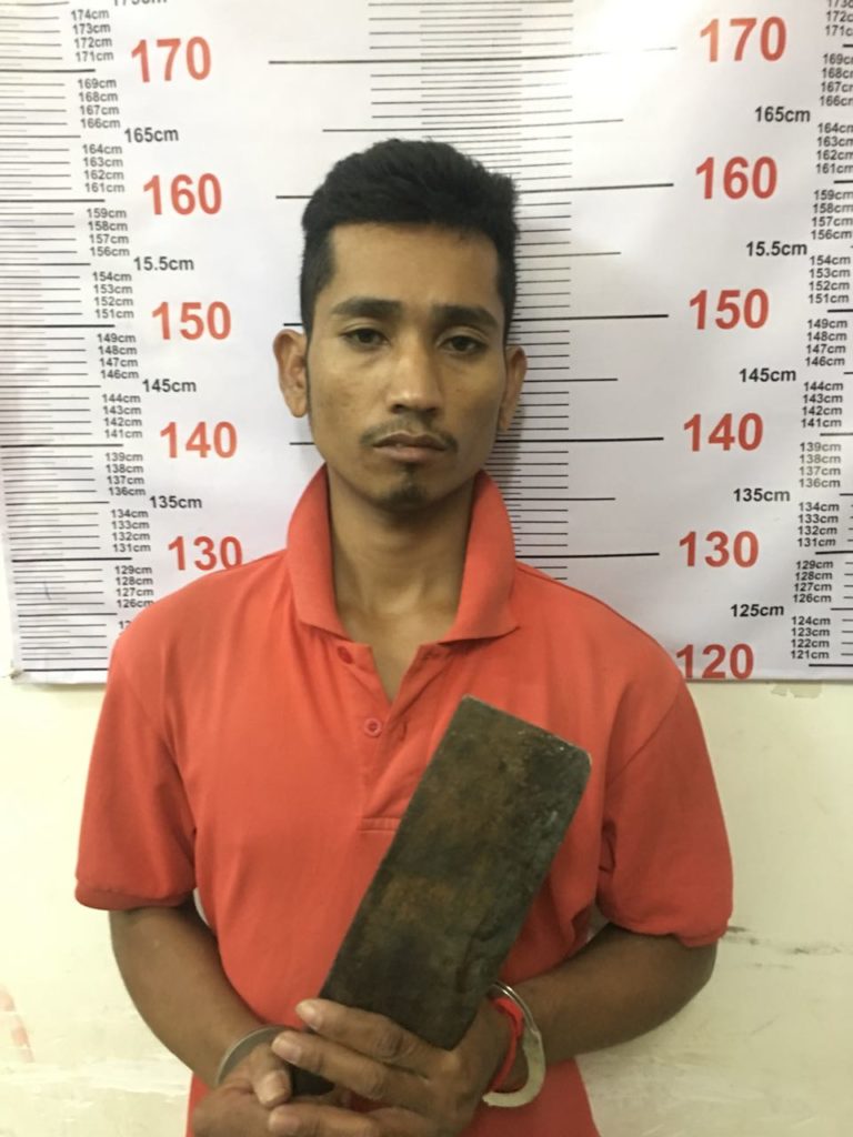 嗜毒在街上行凶被捕。