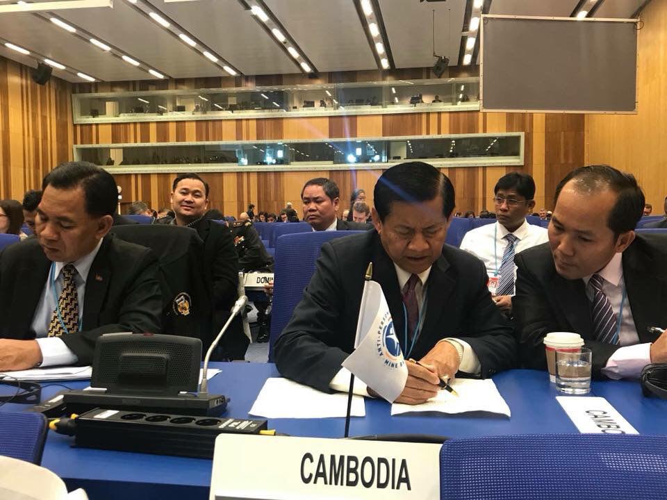 斯里国索国务部长在奥地利参加《渥太华禁雷公约》第16次缔约国会议。 （图：柬埔寨星洲日报）