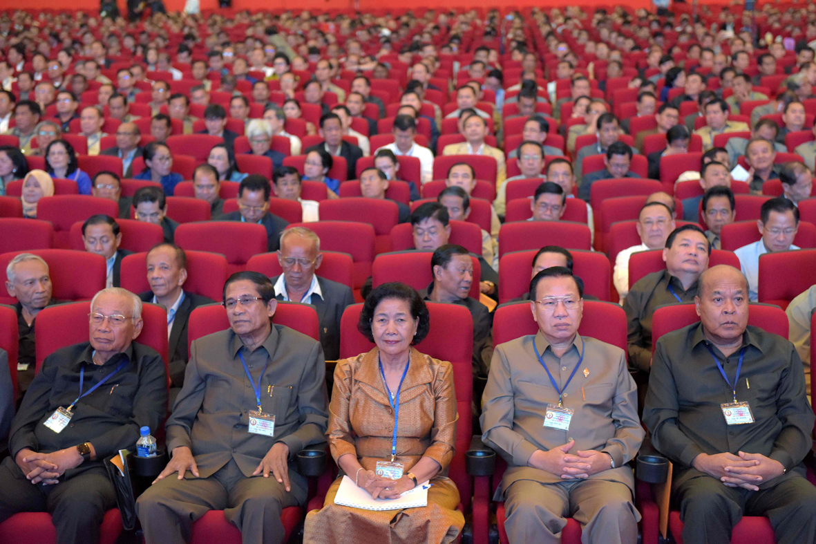 人民党代表大会为期三天（19日至21日）于昨日闭幕。 图为出席首日会议的代表。