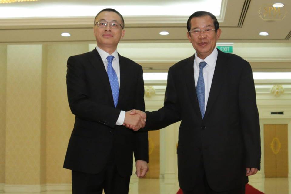 越南新任大使拜访洪森总理。