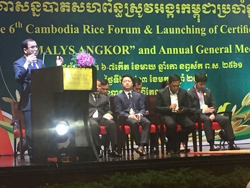 农业部长荣沙坤在第6届稻米论坛闭幕式上发表讲话。