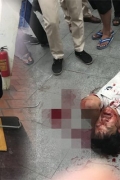 毒品发作乱捅路人重伤 案发后警方扣押嫌犯问话