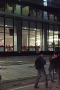 一中国女子坠楼身亡，疑似自杀