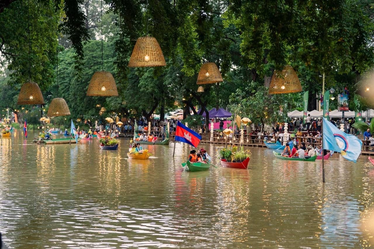 洪森：送水节让暹粒省洋溢无比欢乐