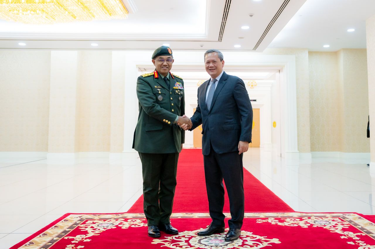 洪玛奈首相会见马武装部队总司令