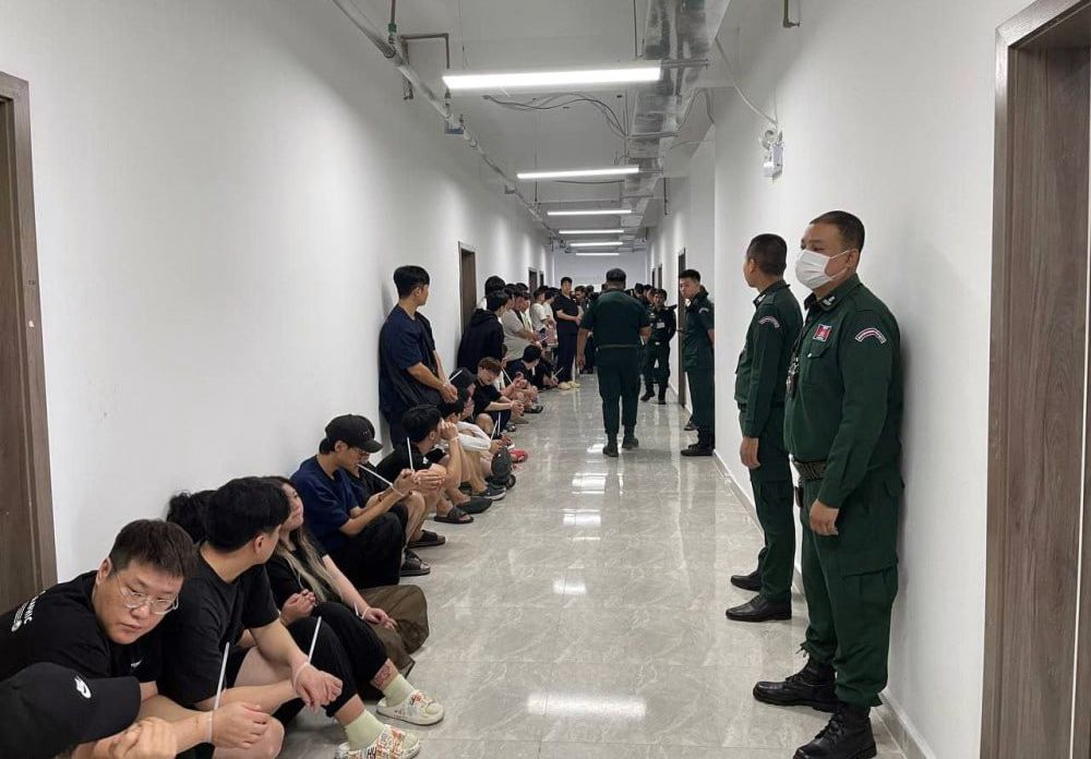 柬韩联合执法突袭西港一电诈窝点，50名嫌疑人被捕！