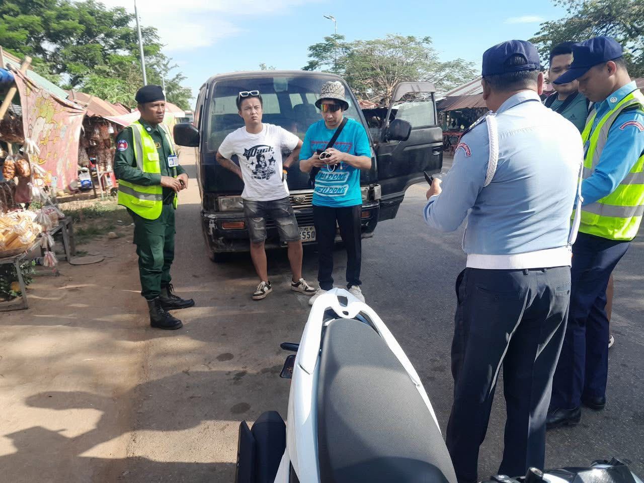 涉嫌在柬埔寨边境偷记者汽车，2名中国人被捕