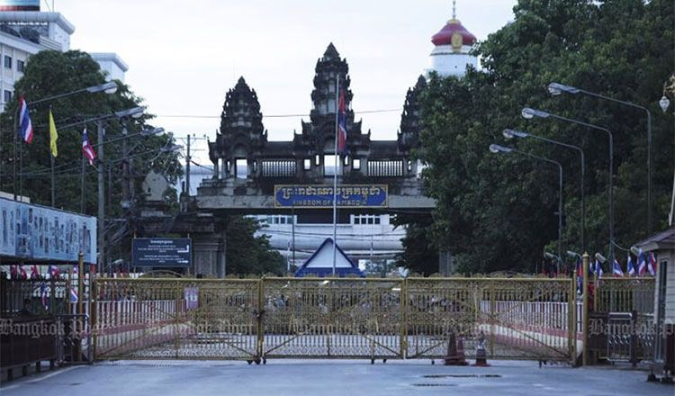 柬埔寨宣布暂停与泰国所有边境通行！