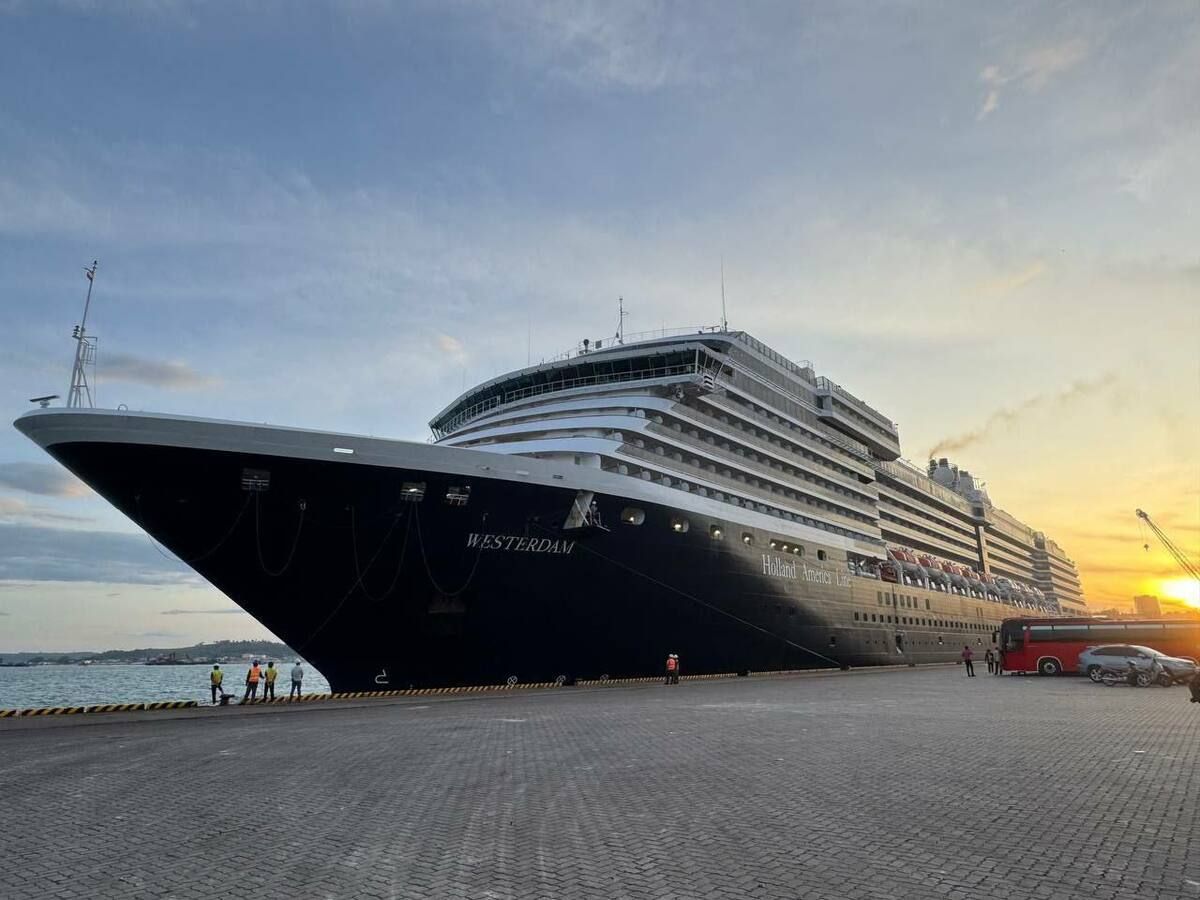 今早逾1800名游客乘邮轮停靠西港