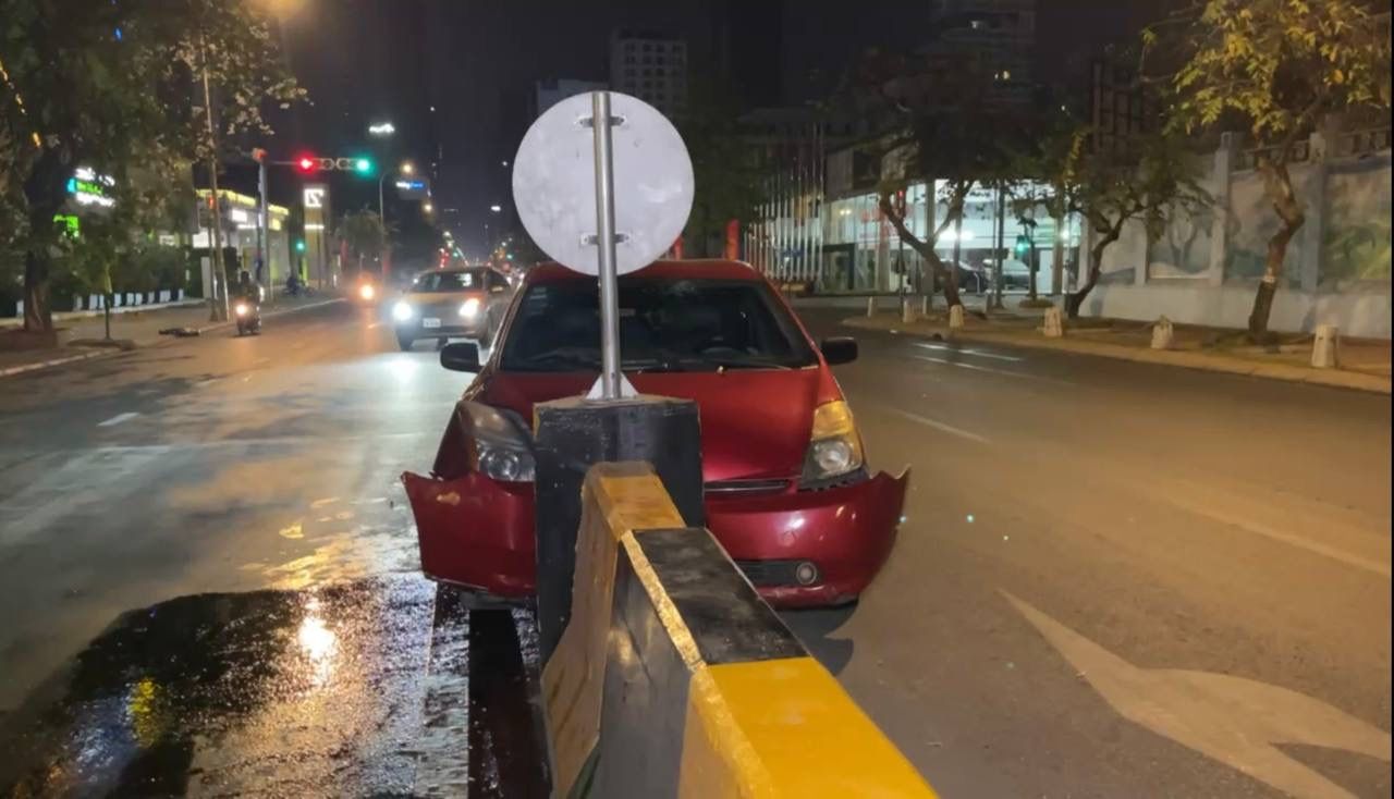 金边越南大使馆前发生车祸