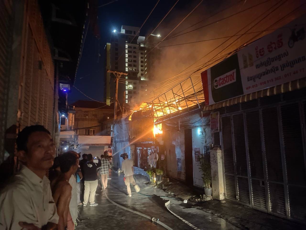 今日凌晨金边多栋民宅失火！
