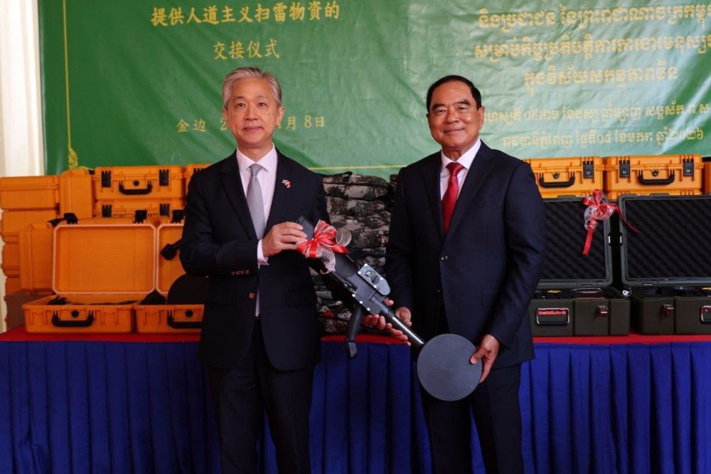 中国向柬埔寨提供人道主义排雷设备！