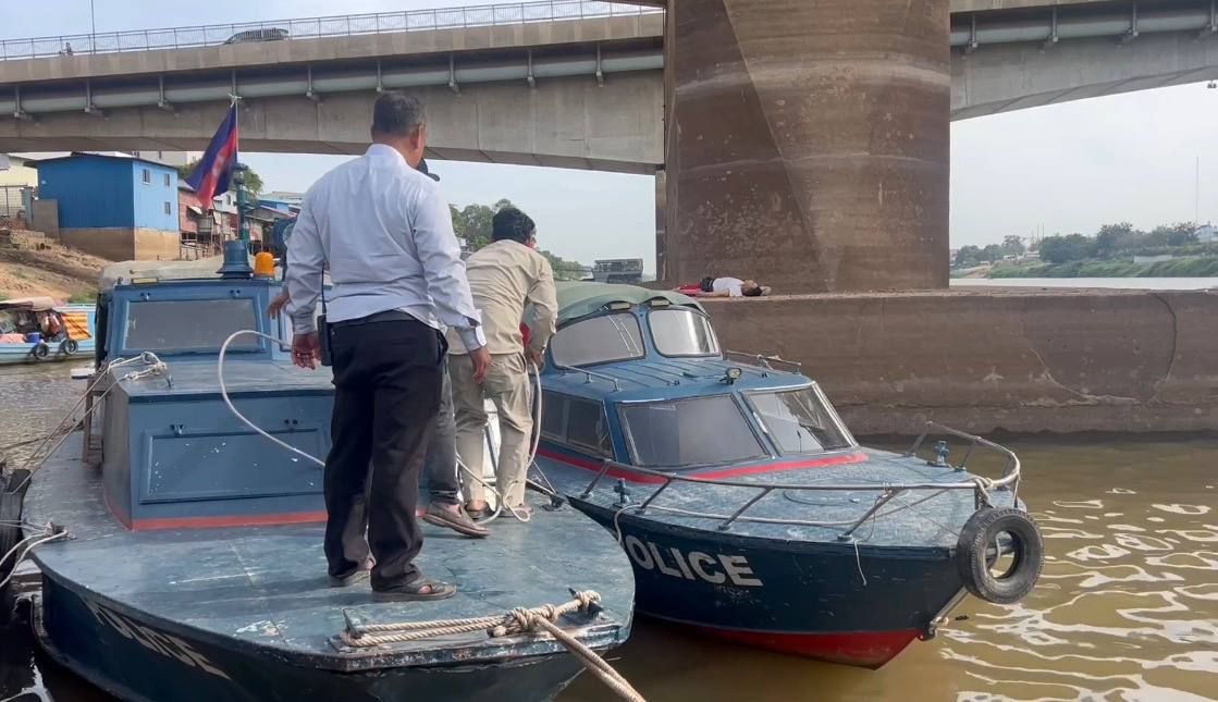 金边一外国男子跳河自杀！