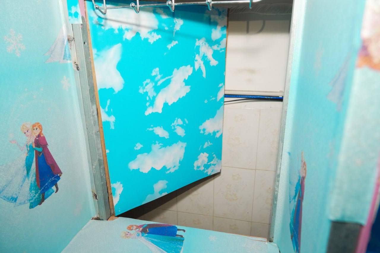 衣柜内藏暗门！金边宪兵捣毁多个假钞换真钞按摩窝点