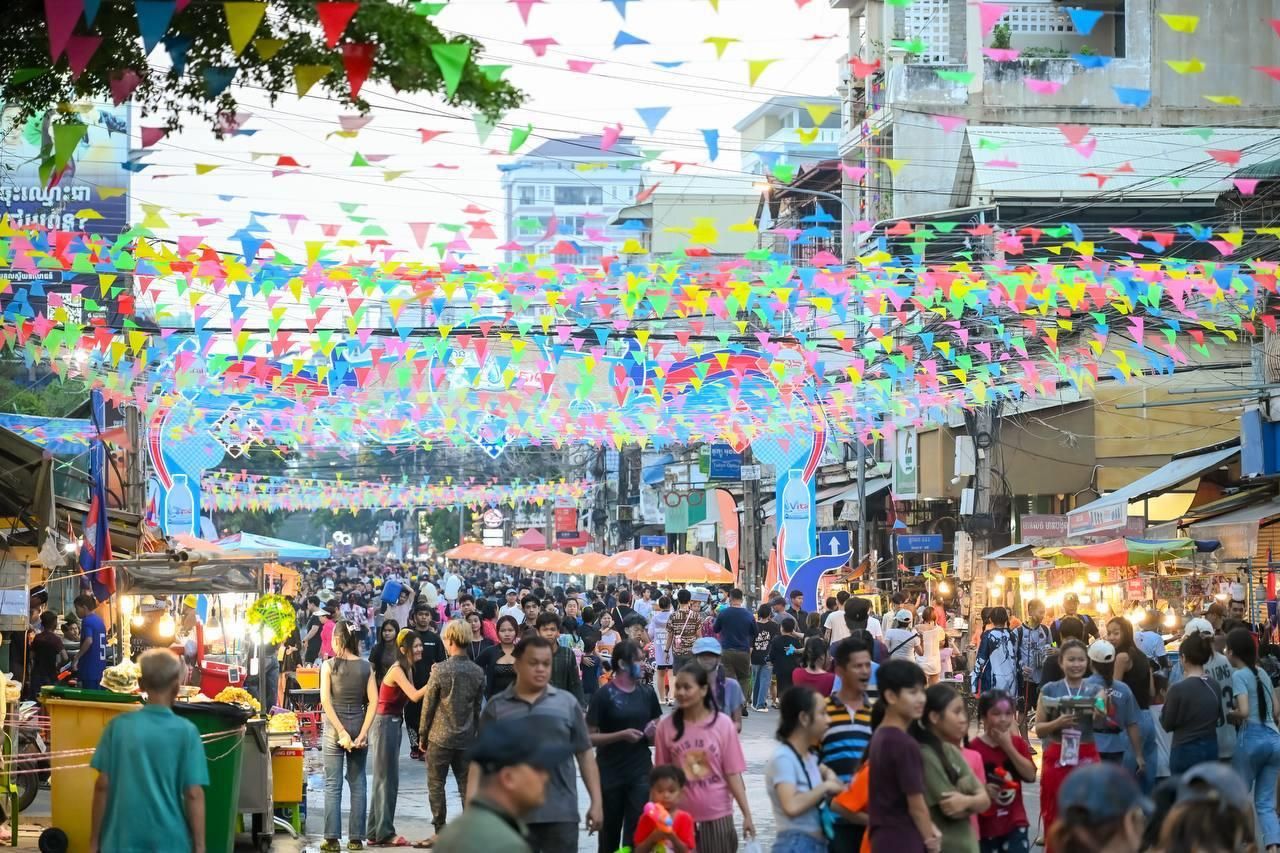柬新年首日，金边宋干节吸引约100万游客人次！