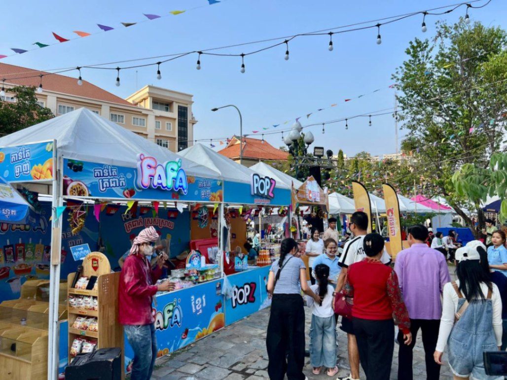 柬埔寨传统新年第三天，商贩生意愈发火热