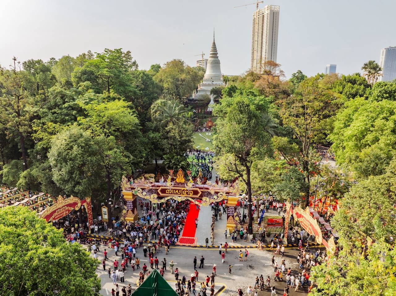 柬新年三天：金边“宋干节”狂揽超430万游客