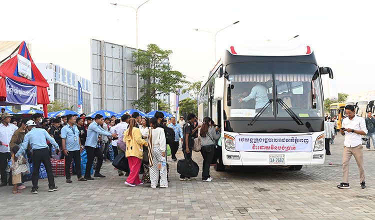 柬埔寨新年期间，免费大巴为公民节省约300万美元！