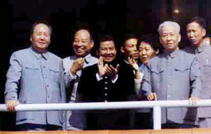 柬埔寨王国政府15日6时发布官方公告，柬埔寨前国王诺罗敦·西哈努克当天凌晨在北京逝世，终年90岁 ...